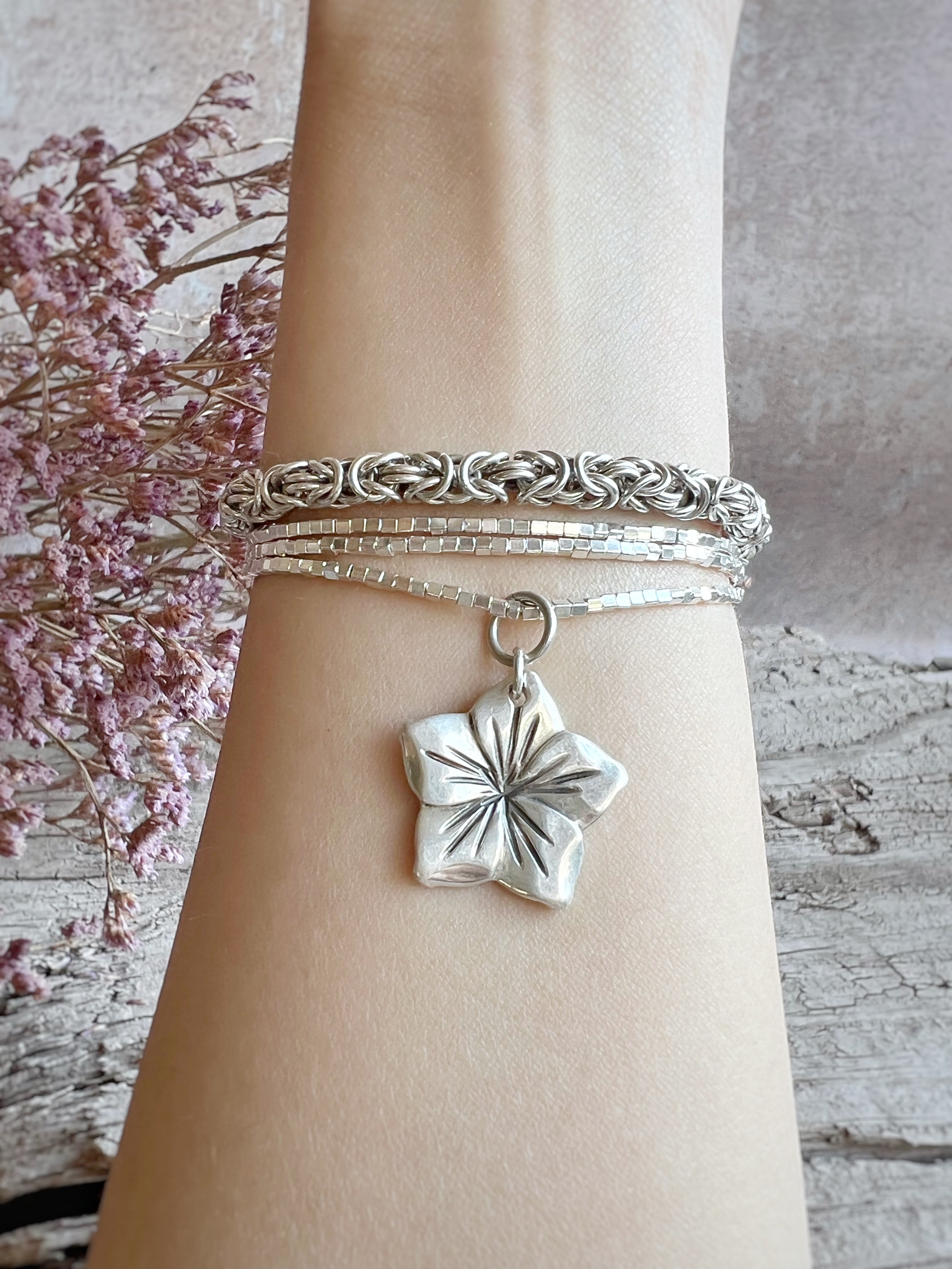 PULSERA MOSTACILLA CUADRADA MINI